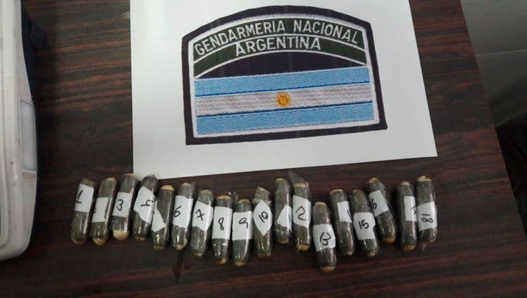 Tucumán: pescan a dos mulas con 119 cápsulas de cocaína