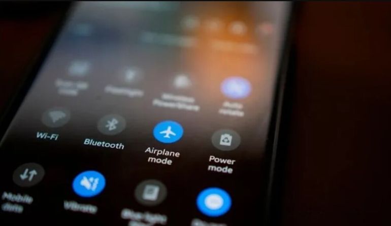 Especialistas en ciberseguridad recomiendan revisar la configuración del celular y desactivar ciertas funciones. Especialistas en ciberseguridad recomiendan revisar la configuración del celular y desactivar ciertas funciones.