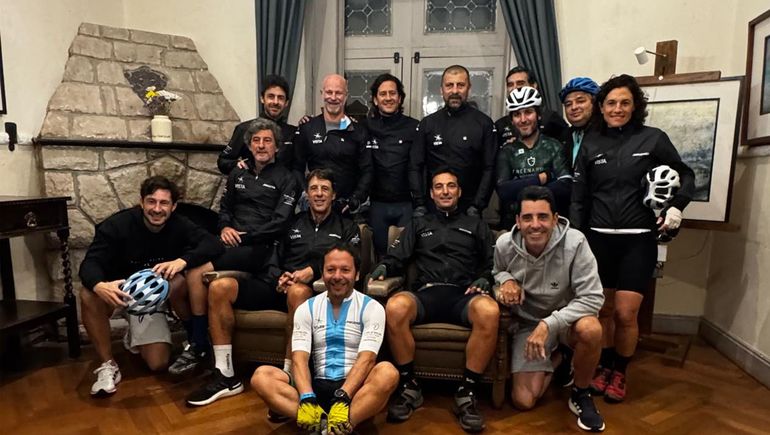 Scaloni y su cuerpo técnico pedalearon junto a Vista Energy en el Desafío Río Pinto