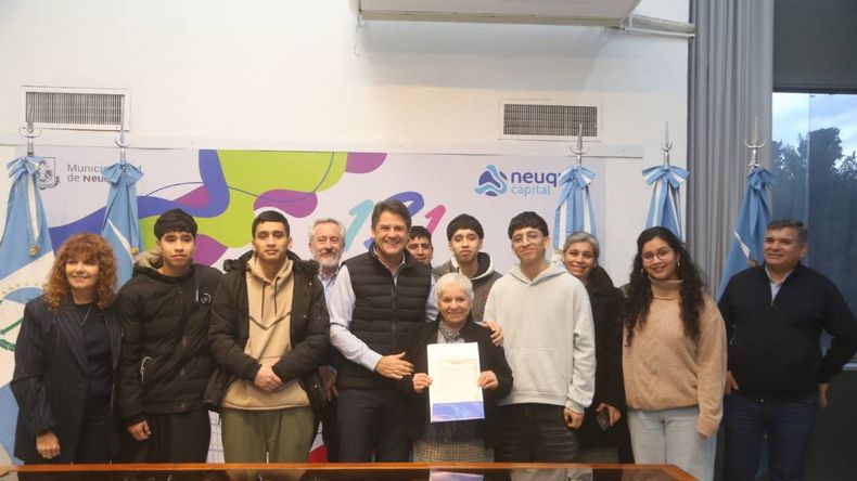 Tras años de espera, más familias neuquinas del oeste avanzan hacia la escritura de sus lotes | LM Neuquen Tras años de espera, más familias neuquinas del oeste avanzan hacia la escritura de sus lotes