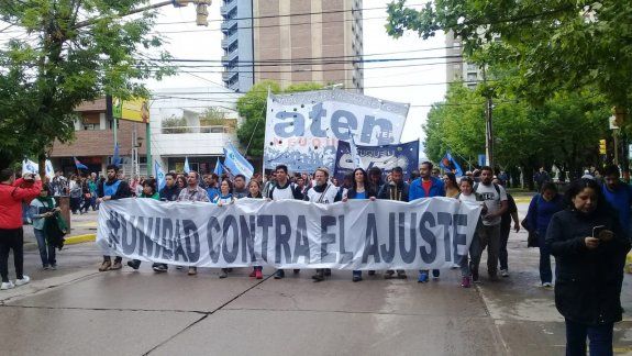 Trabajadores neuquinos marcharon en contra del presupuesto nacional