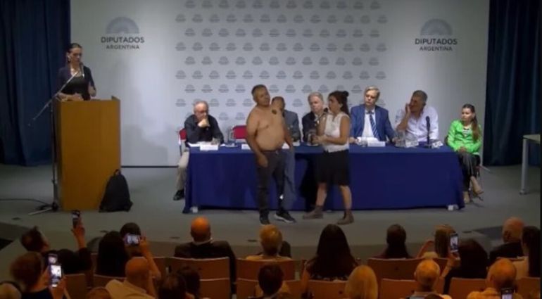 Una jornada antivacunas en el Congreso quedó en el ojo de la tormenta y se llevó fuertes críticas.