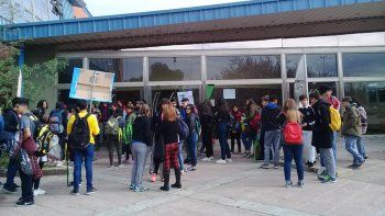 el cpe aparto al docente del epet 6 denunciado por abuso el cpe aparto al docente del epet 6 denunciado por abuso