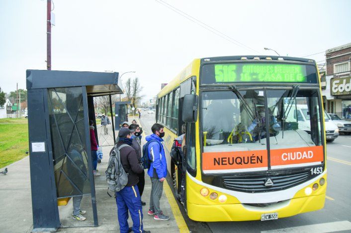 Un paro de la UTA dejó sin colectivos a varias ciudades de Neuquén.