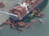 Long Beach: Se hunden más de 60 contenedores