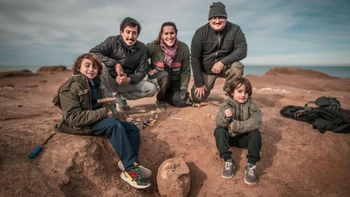 costa bonaerense: un nene de 8 anos encontro un fosil de 700 mil anos