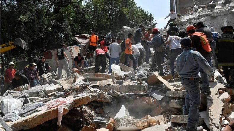 Son más de 100 los muertos luego del terremoto