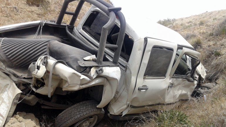 La camioneta terminó con importantes daños materiales.&nbsp;