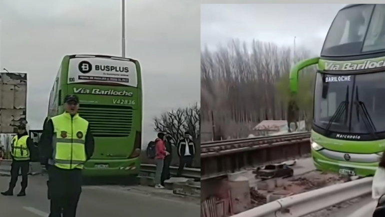   photoEl colectivo quedó suspendido en el medio del puente Carretero.