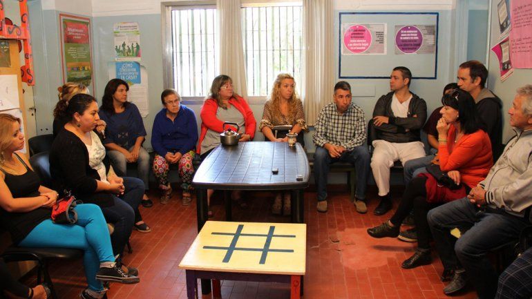 La reunión entre autoridades de Salud y vecinos de San Lorenzo Sur.