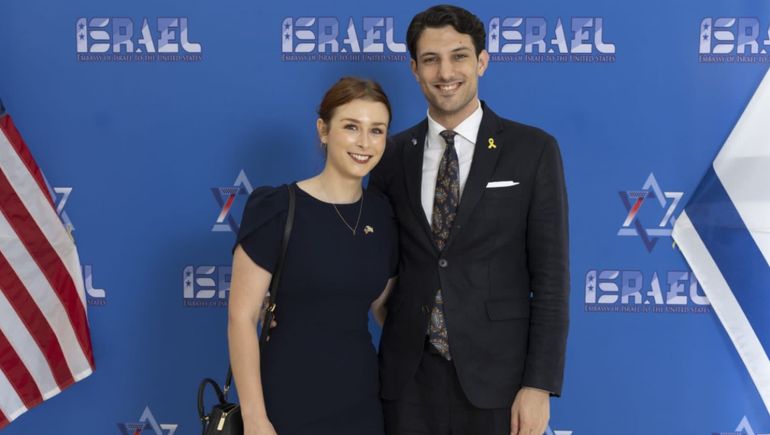 La pareja que fue víctima de un asesinato a sangre fría en Washington se iba a comprometer dentro de poco en Israel. La pareja que fue víctima de un asesinato a sangre fría en Washington se iba a comprometer dentro de poco en Israel.