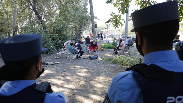 Propietarios de la chacra de Valentina esperan el desalojo: La Policía no alcanza