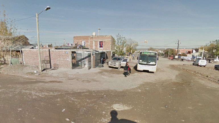 Un policía fue baleado luego de un tiroteo en una casa del barrio Alto Godoy