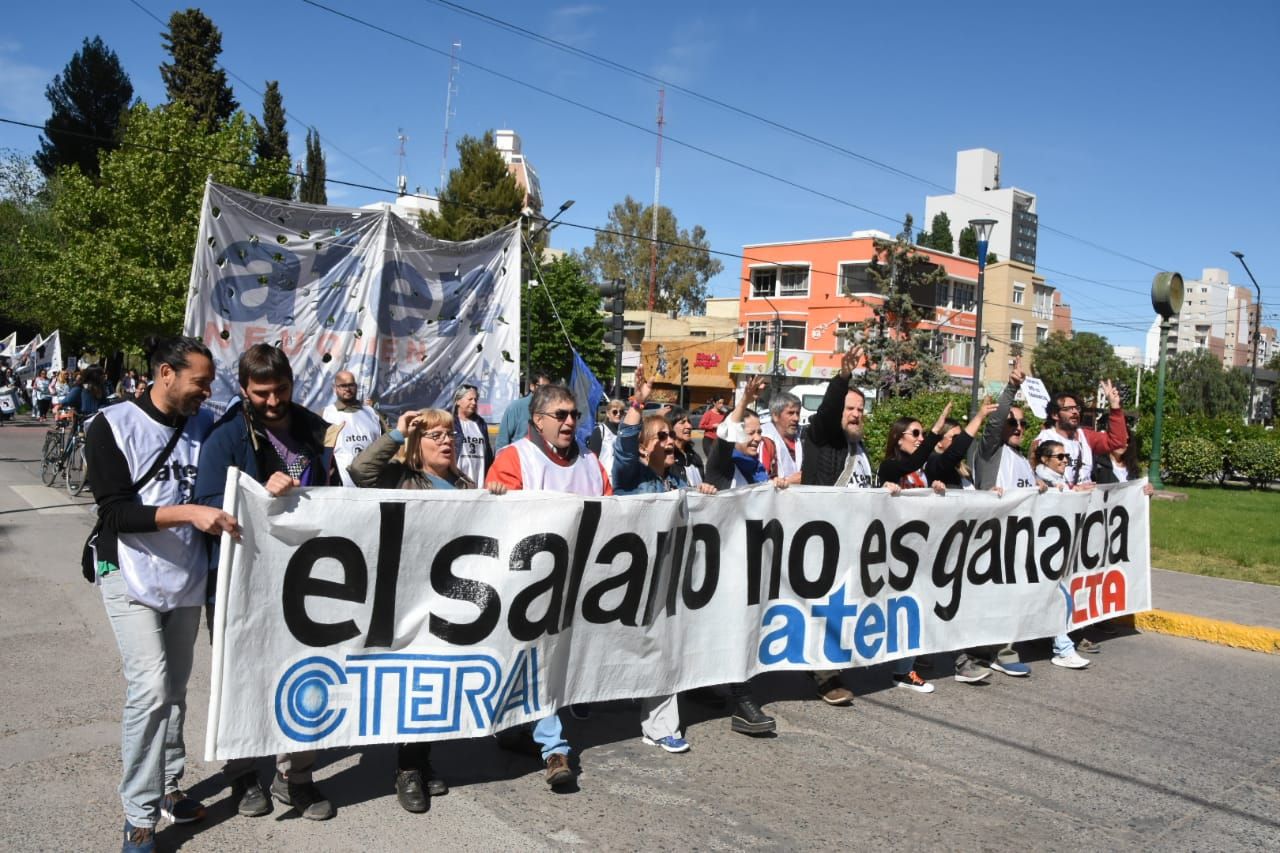 Impuesto a las Ganancias: la Justicia suspende las retenciones a estatales y docentes de Neuquén