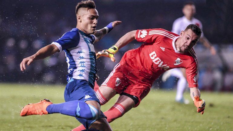 Gracias a la gran labor de Armani y a los goles de Borré y Palacios (ambos desde el banco)