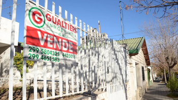 La cuadra en pleno centro de Neuquén en la que se venden cuatro casas: cuál es la explicación