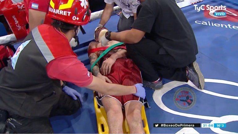 Confusión en el ring: fue acusado de simular, ganó y terminó en el hospital