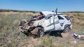 Así quedó la camioneta de Barrenechea que volcó en la Ruta 20 de La Pampa. Así quedó la camioneta de Barrenechea que volcó en la Ruta 20 de La Pampa.