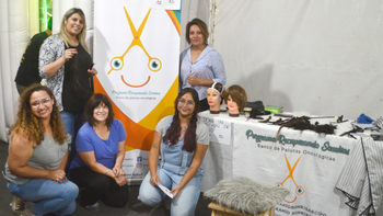 la solidaridad viene al pelo: recuperan sonrisas con pelucas oncologicas la solidaridad viene al pelo: recuperan sonrisas con pelucas oncologicas
