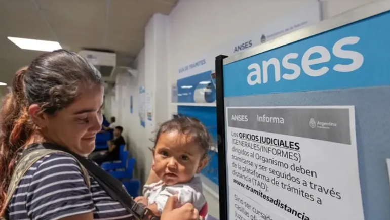 El Complemento Salud representa un pago anual equivalente al monto de la AUH. El Complemento Salud representa un pago anual equivalente al monto de la AUH.