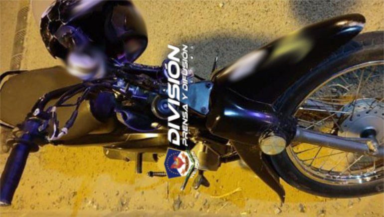 Manejaban una moto robada y los atrapó la Policía