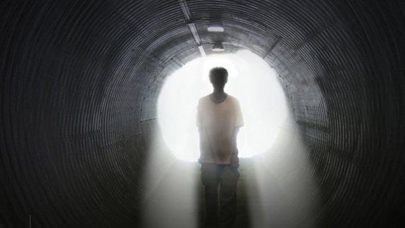 Joven dice que se teletransportó luego de ver una extraña luz
