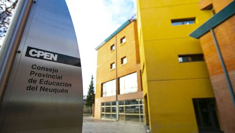 El Consejo Provincial de Educación de Neuquén tomó la decisión de recategorizar al personal.