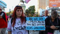 en 7 fotos, asi fue la marcha de jubilados en neuquen