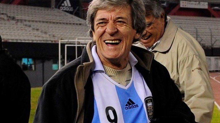 Murió el Loco Houseman, el mejor wing argentino de la historia