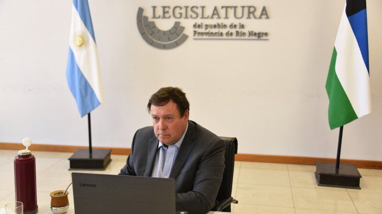 Weretilneck quiere bajar el precio de los combustibles en la Patagonia 