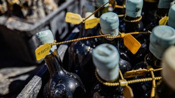 Premiurización: Las botellas sumergidas pueden multiplicar hasta por cinco su valor de mercado. | LM Neuquen Premiurización: Las botellas sumergidas pueden multiplicar hasta por cinco su valor de mercado.