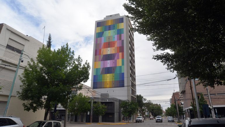 Neuquén capital ya tiene su primer mural en altura: ¿Dónde está?
