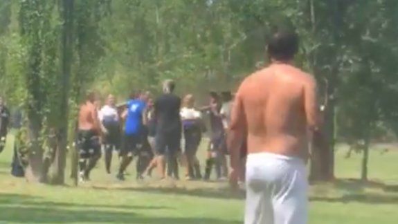 A las piñas en un partido del Torneo Don Pedro