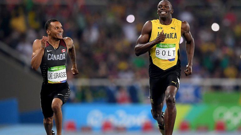 Usain Bolt se mete riendo en la final de 200 metros de Río
