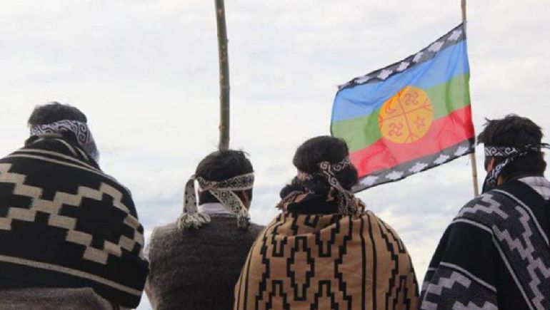 Si bien las comunidades mapuches tienen sus propias reglas internas, no pueden salirse de la justicia ordinaria. Si bien las comunidades mapuches tienen sus propias reglas internas, no pueden salirse de la justicia ordinaria.