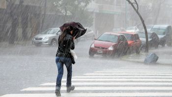 Tormentas y fuertes vientos se esperan para este martes en 11 provincias del país. Tormentas y fuertes vientos se esperan para este martes en 11 provincias del país.