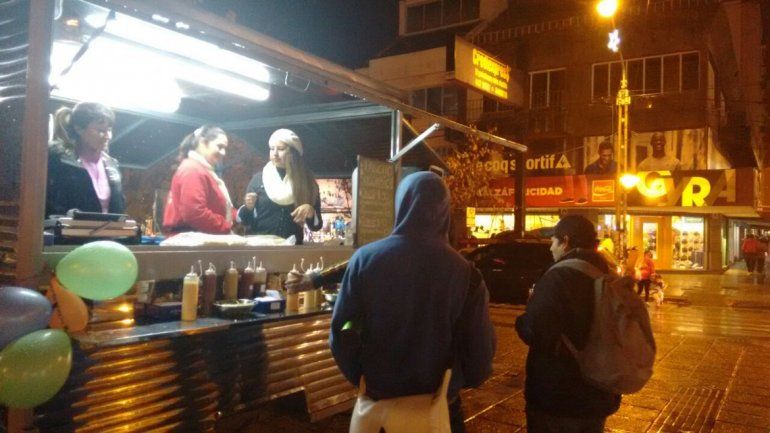 El gremio mostró capturas de WhatsApp y agitó el escándalo por el carrito panchero