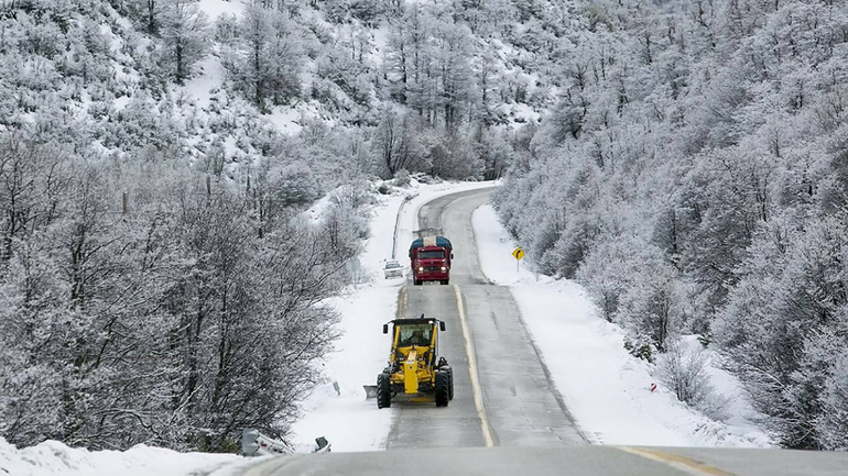 Vialidad trabajó a contrarreloj sobre las rutas de la provincia. Vialidad trabajó a contrarreloj sobre las rutas de la provincia.
