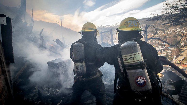 Desde el drone: imágenes del feroz incendio en San Martín