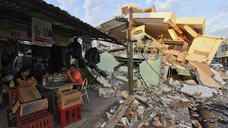 Ecuador: ascendieron a 480 los muertos por el terremoto