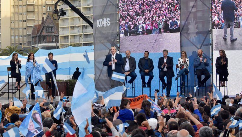 Alberto, emocionado junto a CFK: Tengo el compromiso de no fallarles