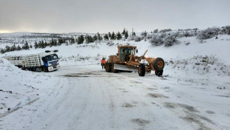 Hasta nuevo aviso: cortan rutas neuquinas por la nieve