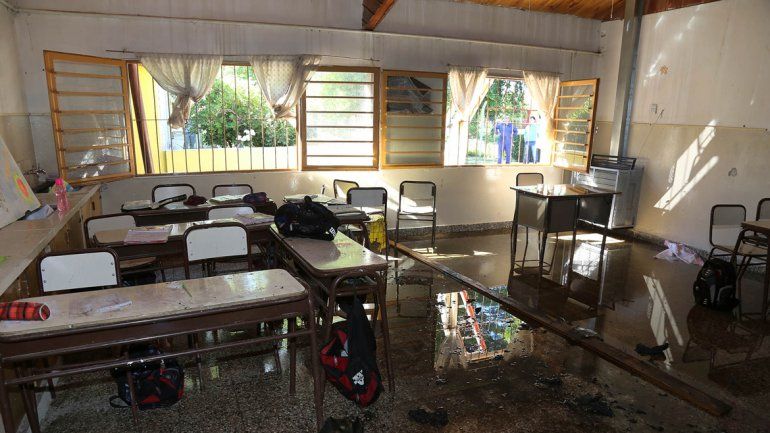 Evacuaron una escuela al incendiarse un aula por una falla eléctrica