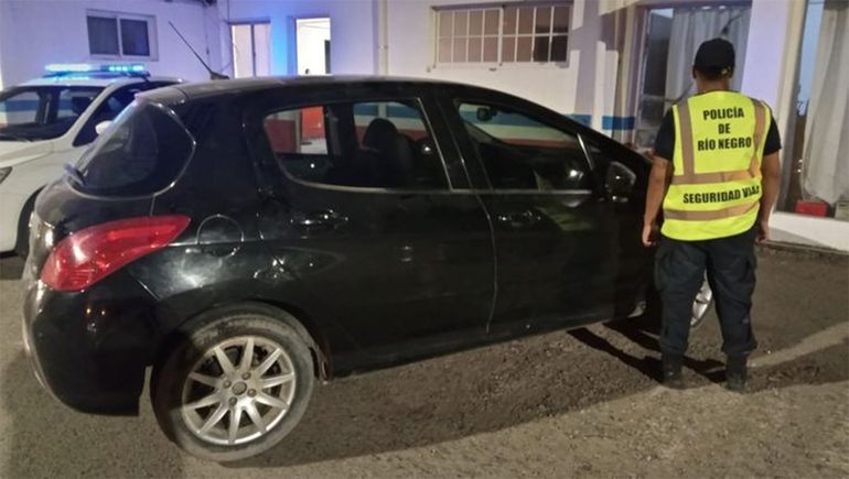 Lo atraparon sobre la Ruta 22 manejando un auto robado: estaba borracho