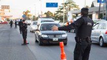 Los agentes de seguridad controlarán que todos los autos cumplan con las requicitos obligatorios para salir a la ruta. Los agentes de seguridad controlarán que todos los autos cumplan con las requicitos obligatorios para salir a la ruta.