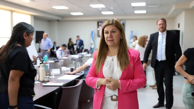 La vicegobernadora suspendida Gloria Ruiz se presentó en la comisión investigadora para ejercer su defensa.