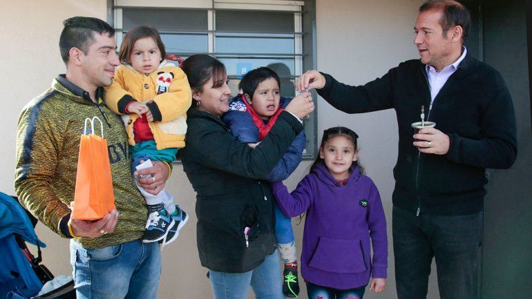 Gutiérrez entregó casas en Chos Malal y prometió más