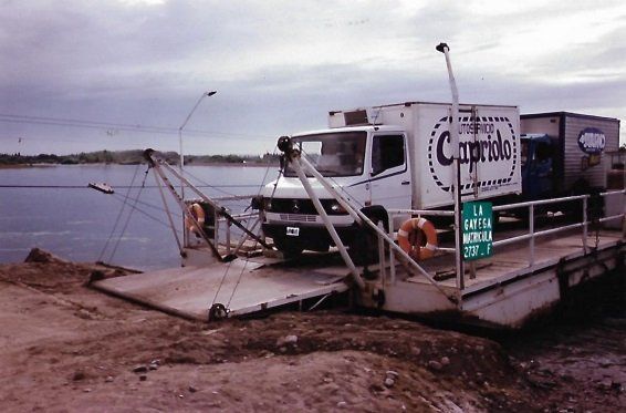 El camión de reparto de Capriolo en Balsa Las Perlas.