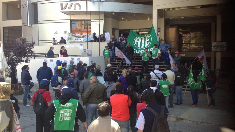 Estatales neuquinos parann hoy en protesta por el ISSN