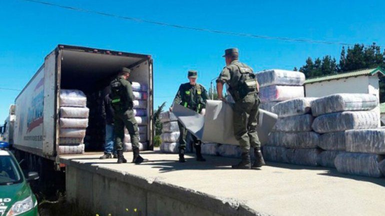 El cargamento lo detectó Gendarmería en un puente del Limay.